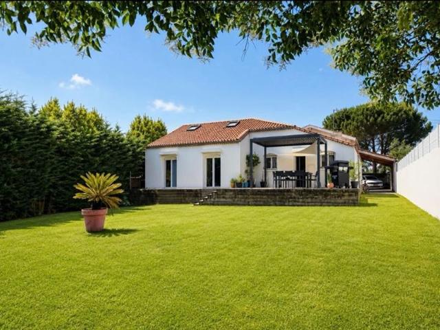 Maison de 6 pièces de luxe en vente à Yvrac, France