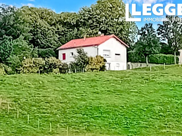Maison de 79M2 sur sous sol aménagé en appartement de 55 M2 Jardin, garage. 965 m2 en tout. Vues imprenables