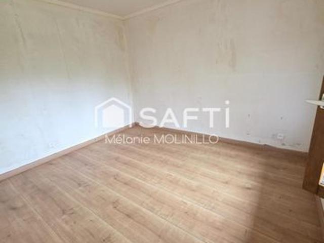 Maison de 82 m² à potentiel à terminée de rénover