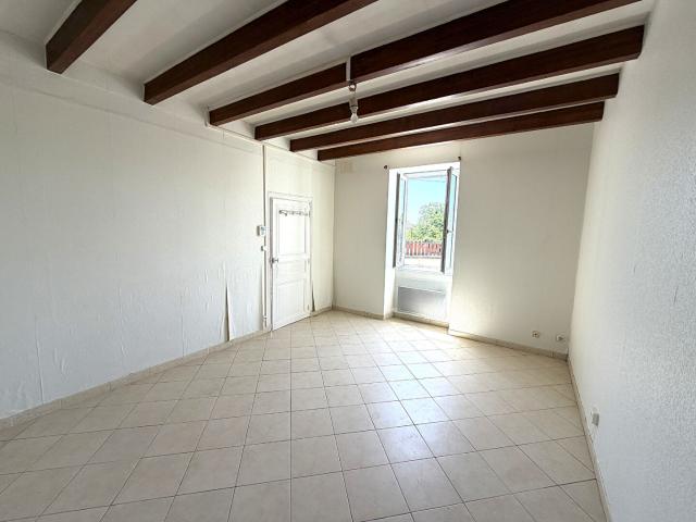 Maison de 83m2 habitables avec 2 chambres, dépendances et jardin de 1393m2