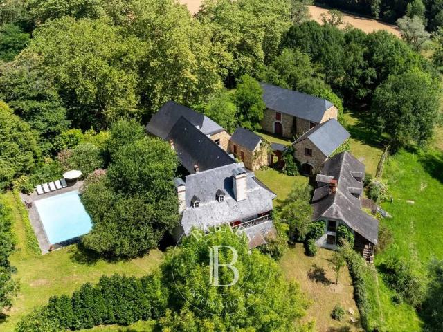 Maison de luxe de 13 pièces en vente à Pau, France