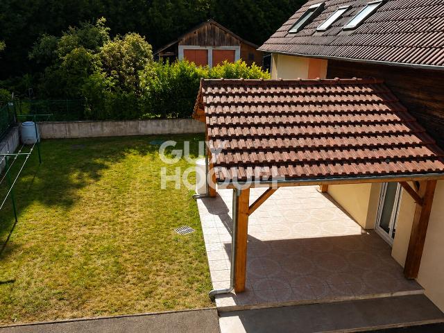 Maison de 8 pièces 178 M2 + 3 garages à Anjoutey
