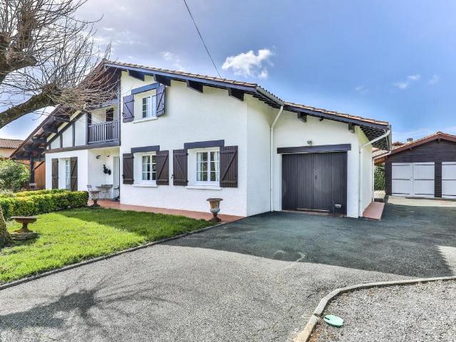 Maison 8 pièces de 160 m² à 200m du Lac à Sanguinet