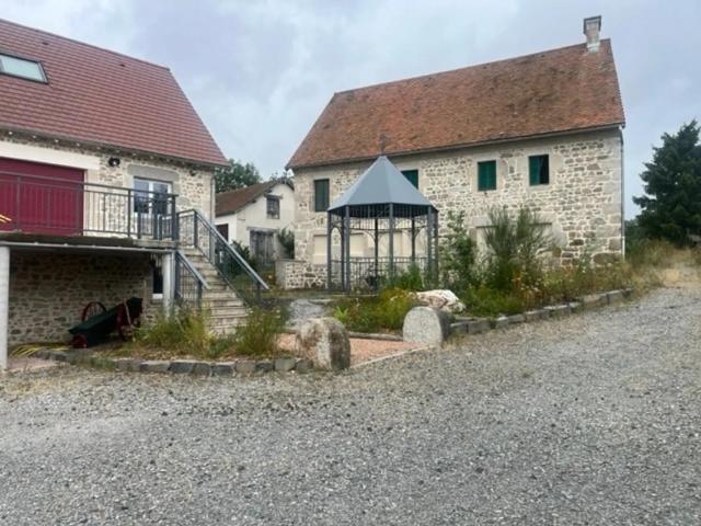 Maison de 8 pièces de 240 m2 en vente à Tralaigues