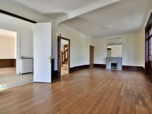 Maison de 8 pièces de luxe en vente à Cholet, France