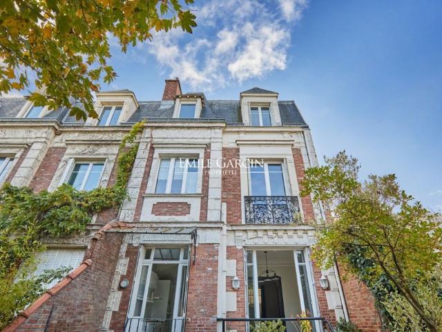 Maison de 8 pièces de luxe en vente à Courbevoie, Île de France