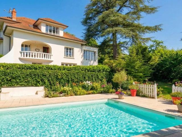 Maison de 8 pièces de luxe en vente à Dardilly, France