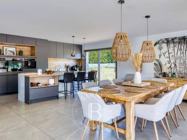 Maison de 8 pièces de luxe en vente à Touques, France