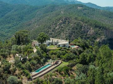 Maison de 8 pièces de luxe en location à Mandelieu, Provence Alpes Côte d'Azur