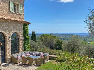 Maison de 8 pièces de luxe en location à Châteauneuf Grasse, France