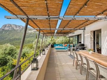 Maison de 8 pièces de luxe en location à Solliès Ville, France