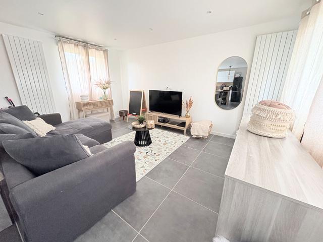 Maison de 90m2 + 2 logements 27340