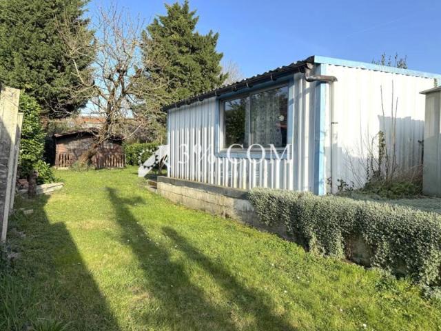 MAISON DE 95 M2 AVEC JARDIN DE 300 M2 + HANGAR