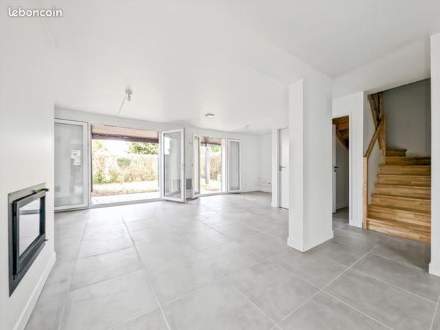Maison de 96m² entièrement rénovée avec jardin et garage à Fenouillet frais de notaire réduits
