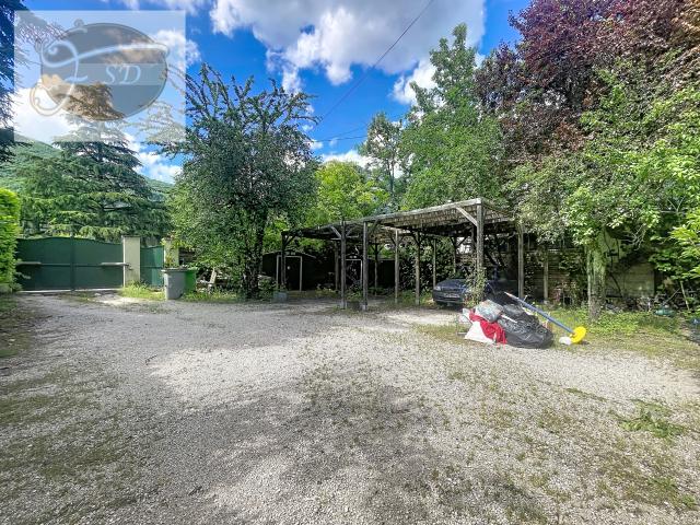 Maison de 9 pièces + cuisine de 195 m2 Meylan Secteur privilégié