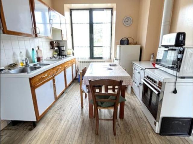 Maison de 9 pièces à ROYERE DE VASSIVIERE 23