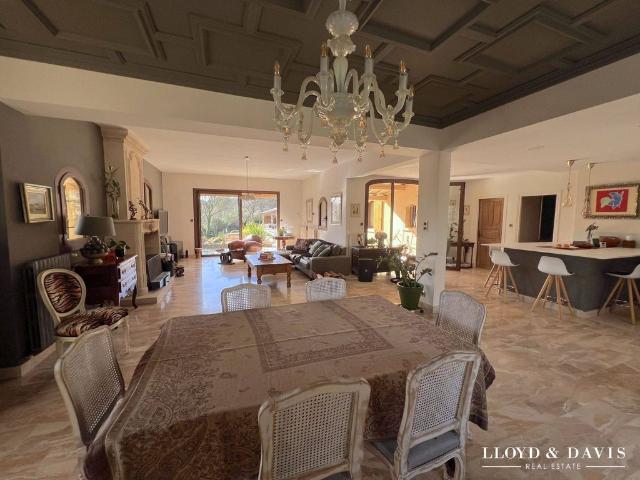Maison de 9 pièces de luxe en vente à Nîmes, Occitanie