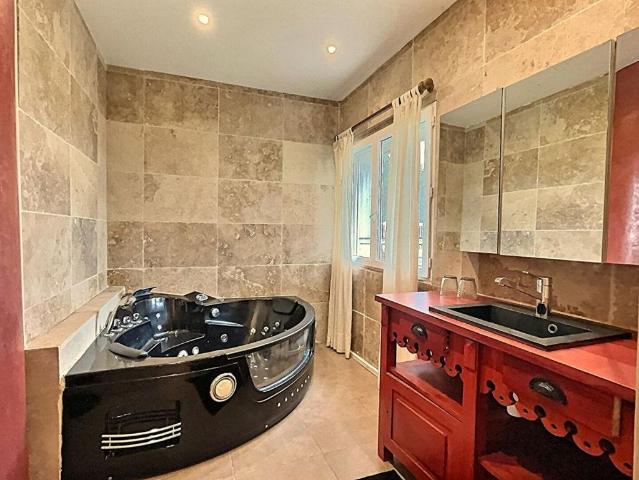 Maison de 9 pièces de luxe en vente à Le Fraysse, Occitanie