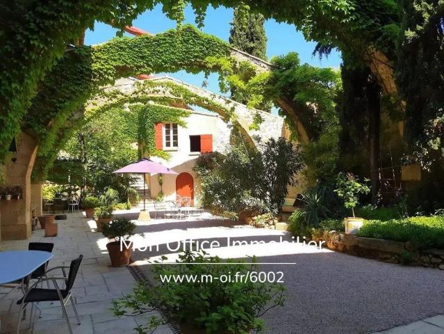 Maison de 9 pièces de luxe en vente à Rognes, France