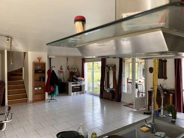 MAISON DE CONSTRUCTION RECENTE DANS UN HAVRE DE PAIX