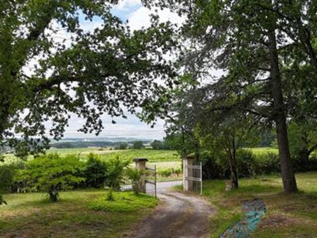 MAISON DE CAMPAGNE 240 M² RENOVEE