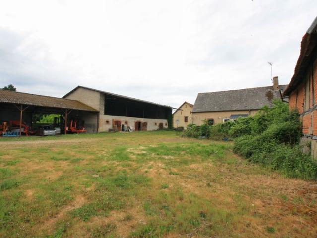 Maison de campagne, 2 chambres, avec grange et dépendances
