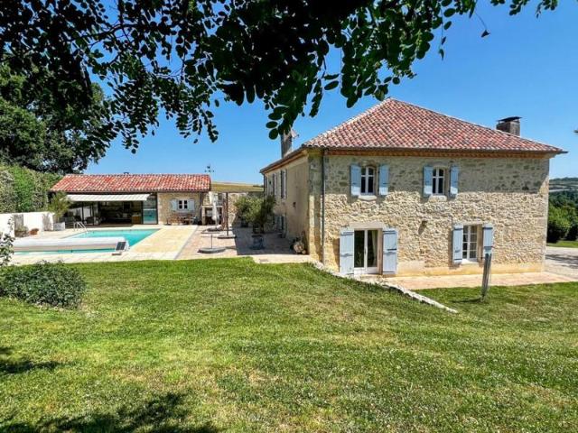 Magnifique propriété en pierre, restaurée, avec 4 hectares de terrain, à proximités de Condom et Lectoure