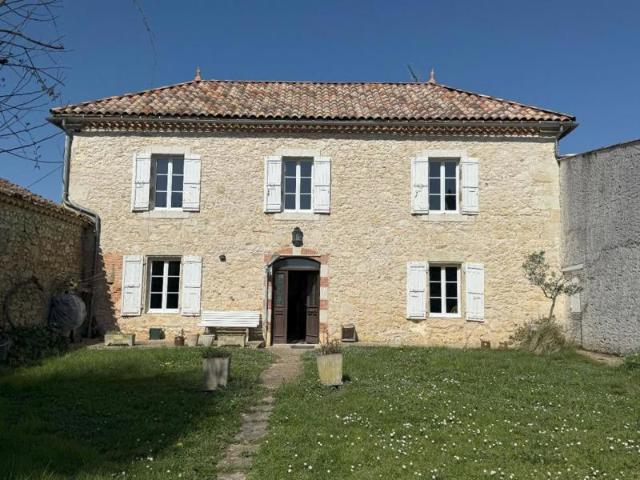 Charmante maison en pierre avec vue sur la campagne