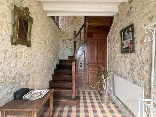 Charmante maison en pierre avec vue sur la campagne