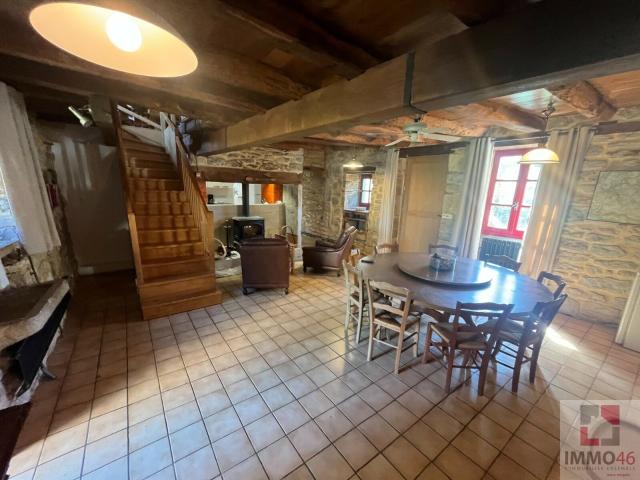 Maison de campagne 5 chambres avec piscine et grange 248m² Rignac