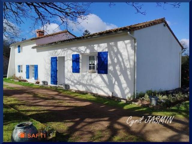 Maison de campagne: charme de la pierre, vue dégagée et tranquillité assurée !
