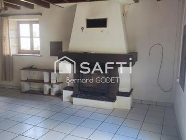 maison de campagne a rafraichir proche lezay 79120
