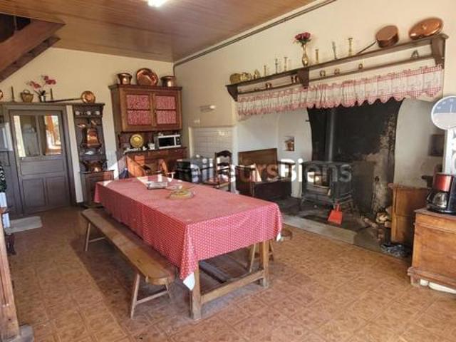 Maison de campagne à rénover avec annexes et terrain