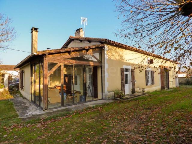 Maison de campagne à rénover 83m² Chef Boutonne