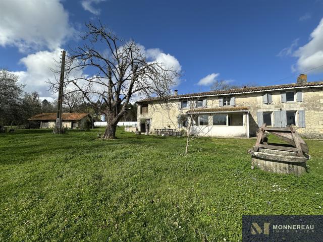 Maison De Campagne Avec 5 Chambres 159m² Condéon