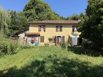 Maison de campagne avec 1.07 Ha et vue sur les Pyrénées 182m² Boulogne sur Gesse