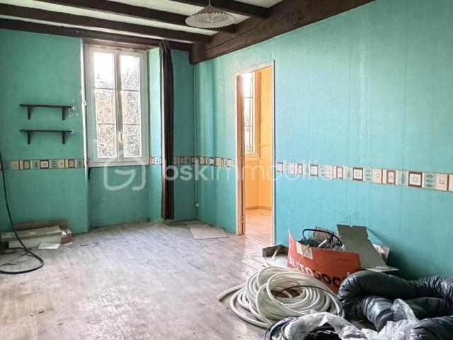 Maison avec 2 logements, granges et terrains constructibles