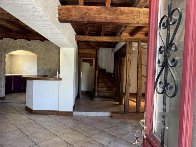 Maison de campagne avec 3719 m² de terrain 206m² Aurignac