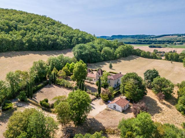 Maison de campagne avec annexe et piscine 327m² Puy l'Evêque