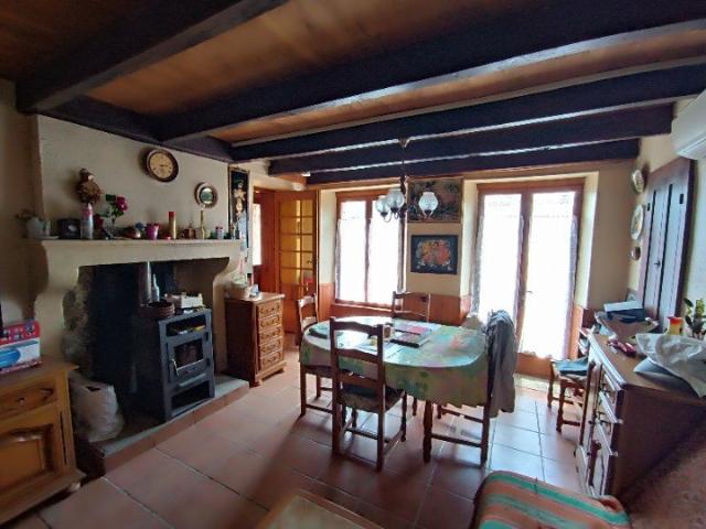 Maison de campagne avec dépendances