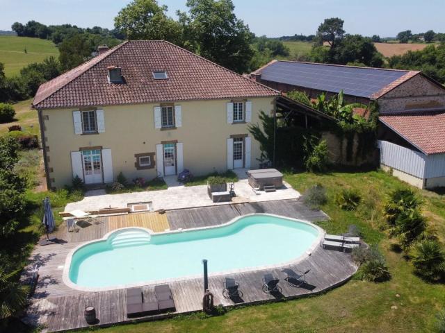 Maison de campagne avec dépendances et terres 617m² Aignan