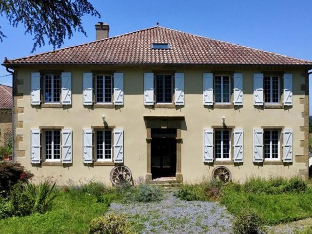 Maison de campagne avec dépendances et terres