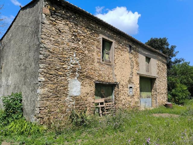 Maison De Campagne Avec Dependances Et Beau Jardin De 1650 M. 110m² Bouisse