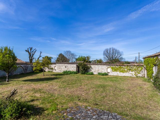 Maison de campagne avec deuxième maison à rénover