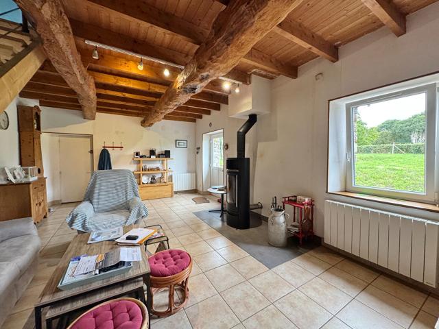 Maison de campagne, mitoyenne, avec du terrain, Ag. du Donjon