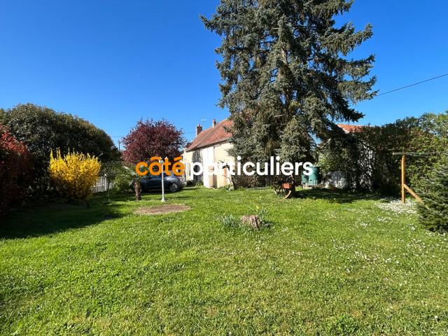 Maison de campagne avec grange sur 570 m² de terrain 100m² Saint Vitte