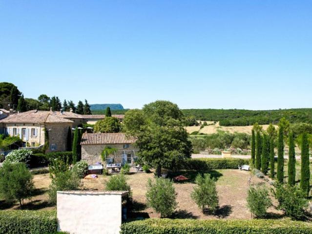Maison de campagne avec maison d’invités et jardin
