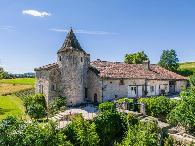 Maison de campagne avec piscine et annexe avec Intérieur impeccable et de qualité, dans un endroit très recher