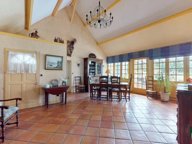 MAISON DE CAMPAGNE AVEC PISCINE ET JARDIN ARBORÉ SAINT AUBIN