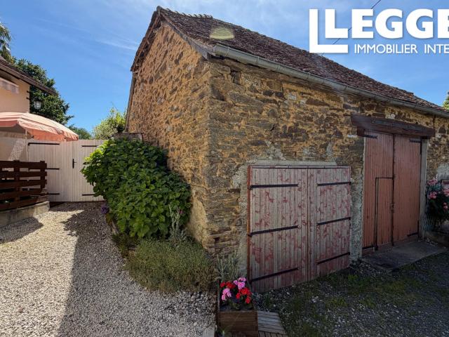 Maison de campagne avec sa grange en pierres et terrain de 1800m2, endroit calme proche de Saint Yrieix